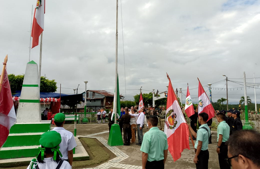 IESTP «LEONIDAS LÓPEZ CHICAE» PARTICIPA DE CEREMONIA POR EL DÍA DE LA BANDERA